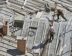 Els constructors alerten de més acomiadaments