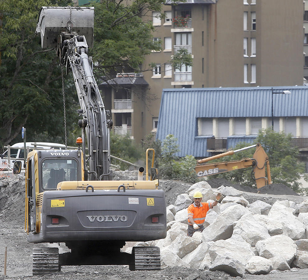 La construcció deixa de perdre empleats després de caure 10 anys