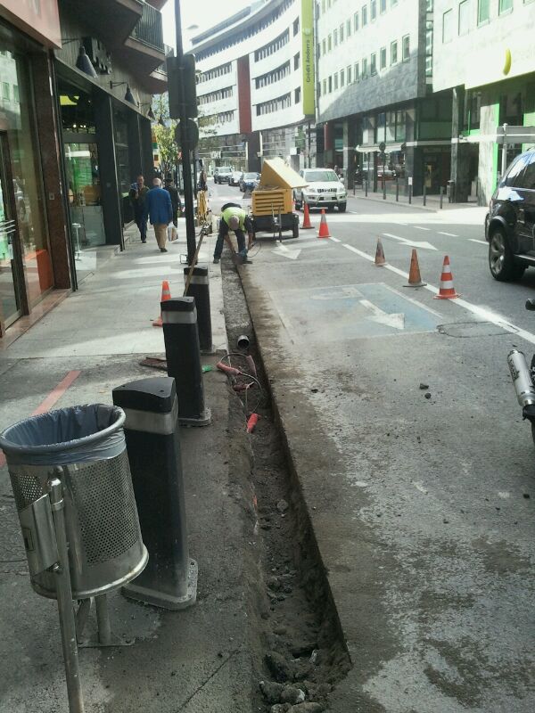 Constructors denuncien l’intrusisme de les administracions